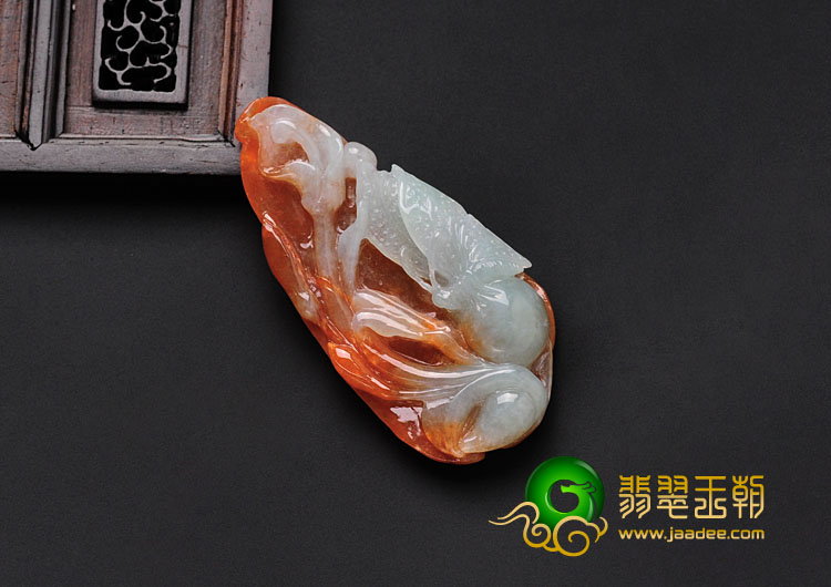 糯冰种红翡缅甸翡翠蝶恋花挂件