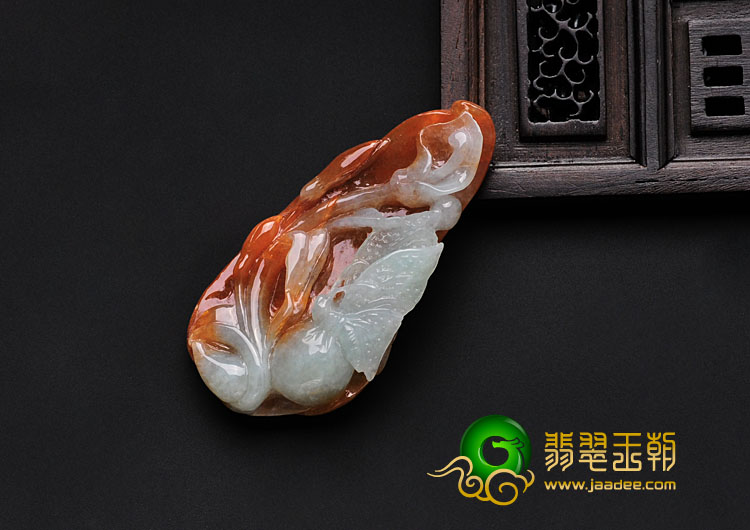 糯冰种红翡缅甸翡翠蝶恋花挂件
