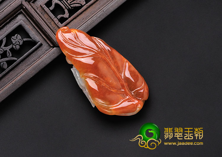 糯冰种红翡缅甸翡翠蝶恋花挂件