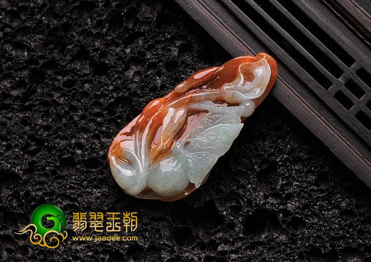 糯冰种红翡缅甸翡翠蝶恋花挂件