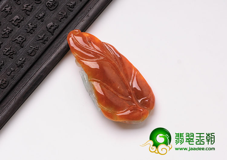 糯冰种红翡缅甸翡翠蝶恋花挂件