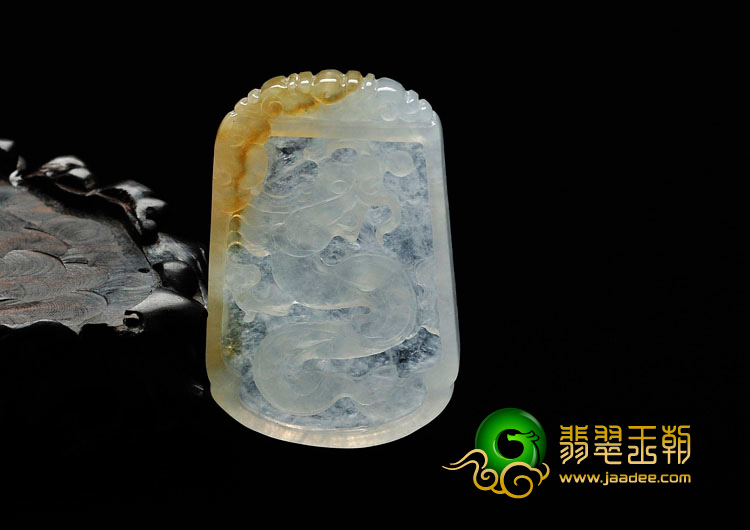 冰种黄翡缅甸翡翠龙牌挂件