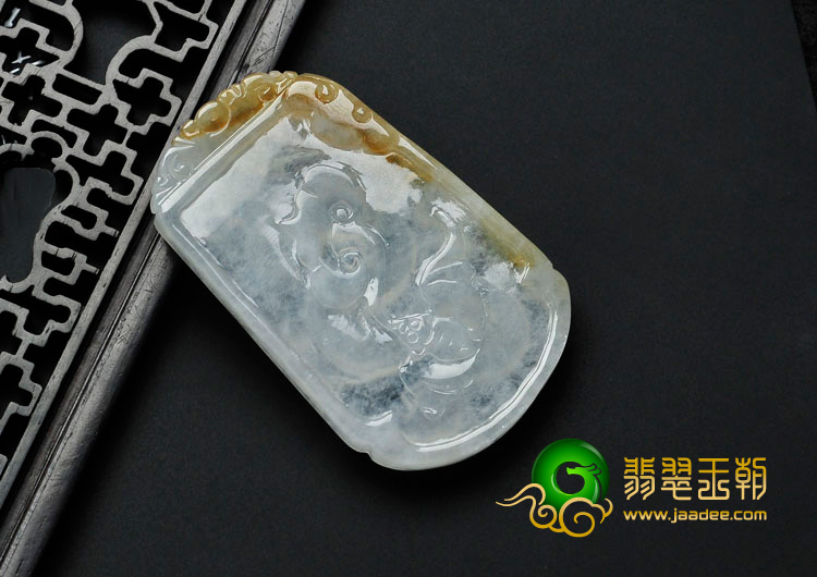 冰种黄翡缅甸翡翠龙牌挂件
