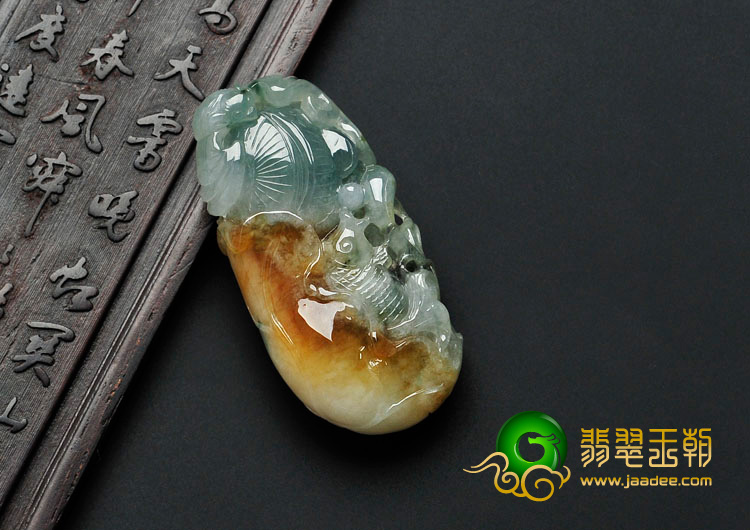 冰种三彩缅甸翡翠年年有余挂件