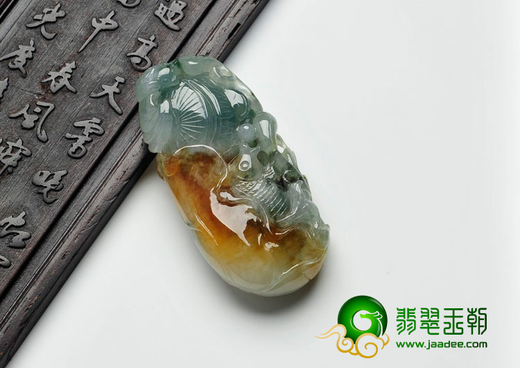 冰种三彩缅甸翡翠年年有余挂件