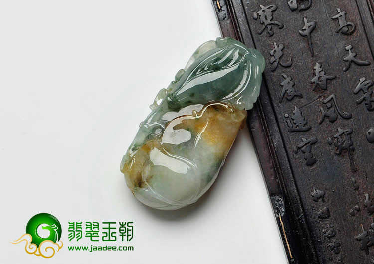 冰种三彩缅甸翡翠年年有余挂件