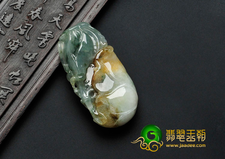 冰种三彩缅甸翡翠年年有余挂件