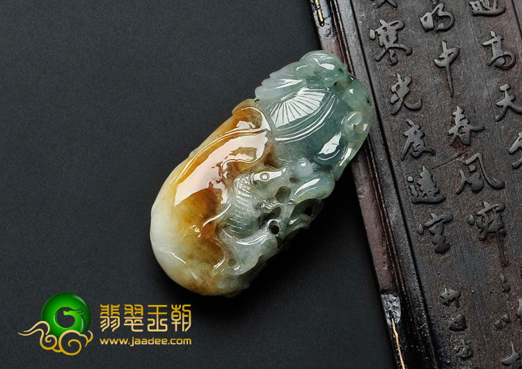 冰种三彩缅甸翡翠年年有余挂件