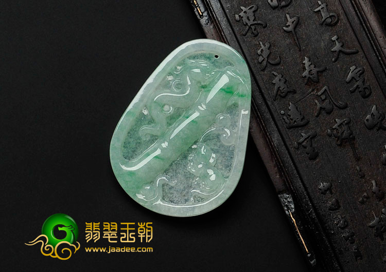 冰种翠色缅甸翡翠节节高挂件