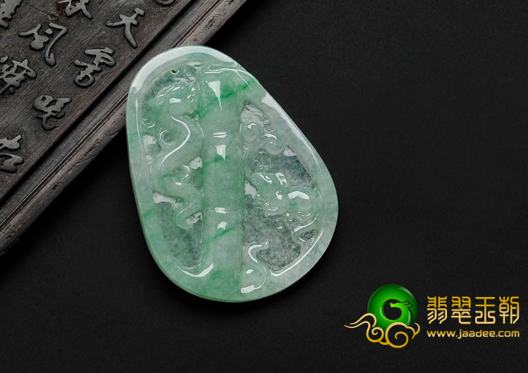 冰种翠色缅甸翡翠节节高挂件