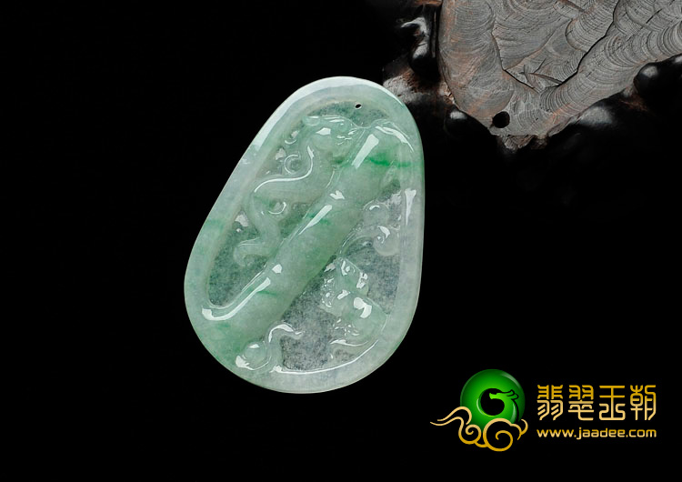冰种翠色缅甸翡翠节节高挂件