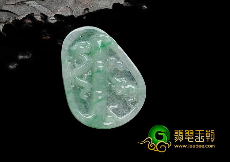 冰种翠色缅甸翡翠节节高挂件