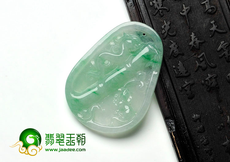 冰种翠色缅甸翡翠节节高挂件