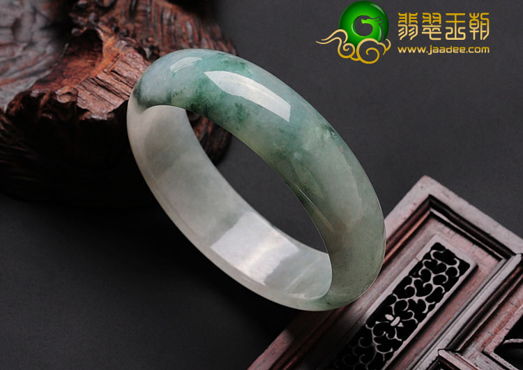 糯冰种飘花缅甸翡翠手镯（51.4mm）