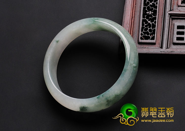 糯冰种飘花缅甸翡翠手镯（51.4mm）