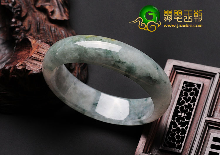 糯冰种飘花缅甸翡翠手镯（52mm）