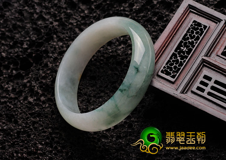 糯冰种飘花缅甸翡翠手镯（58mm）