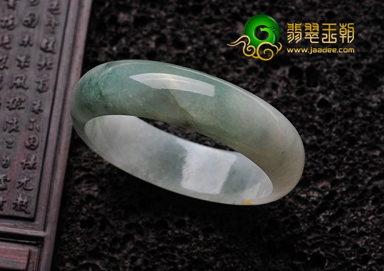 糯冰种飘花缅甸翡翠手镯（58mm）