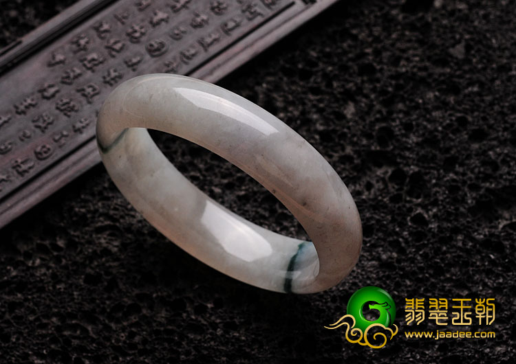 糯冰种淡紫罗兰飘花缅甸翡翠手镯（57.4mm）