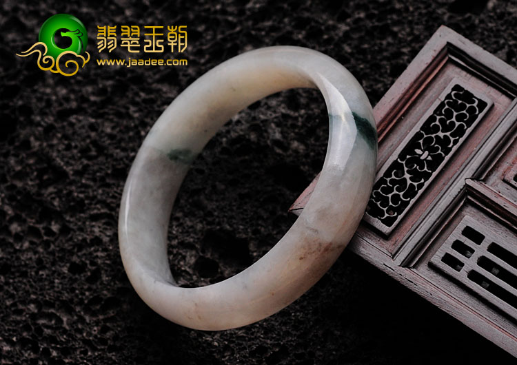 糯冰种淡紫罗兰飘花缅甸翡翠手镯（57.4mm）