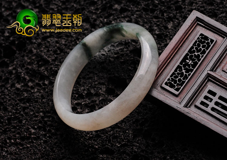 糯冰种淡紫罗兰飘花缅甸翡翠手镯（57.4mm）