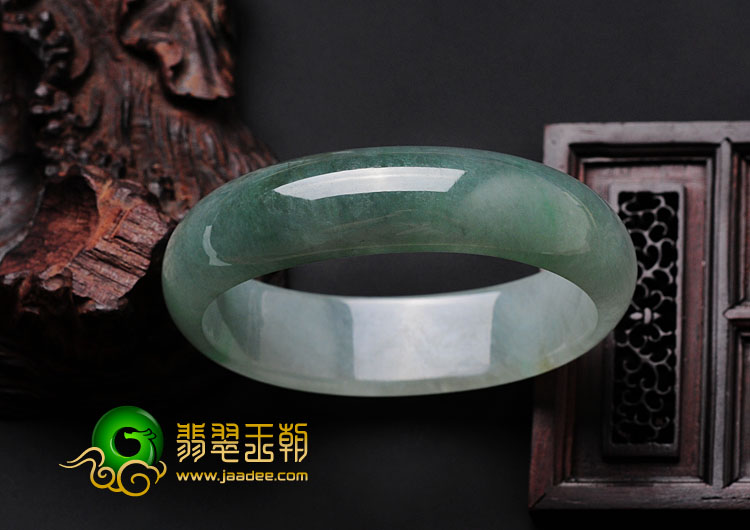 冰种晴水缅甸翡翠贵妃镯（56.1mm-49.5mm）