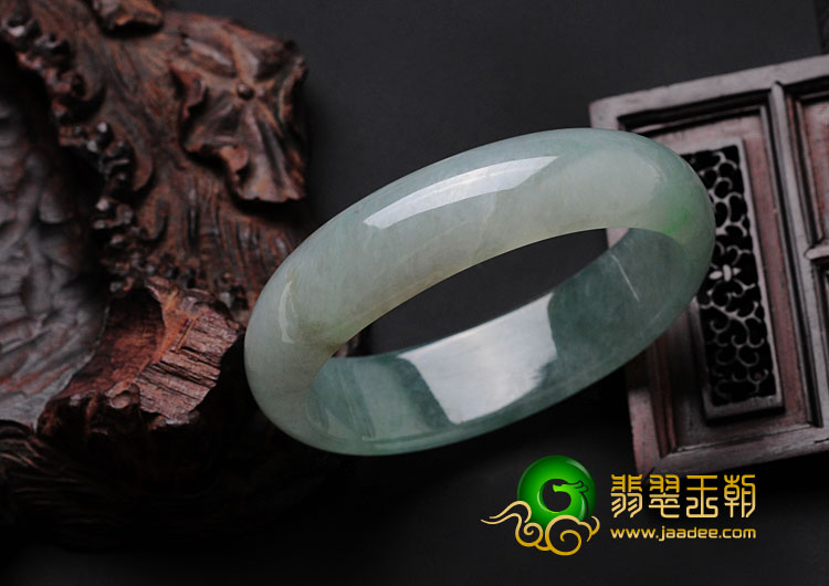 冰种晴水缅甸翡翠贵妃镯（56.1mm-49.5mm）