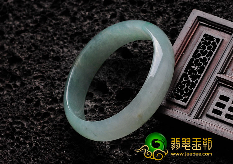 冰种晴水缅甸翡翠贵妃镯（56.1mm-49.5mm）