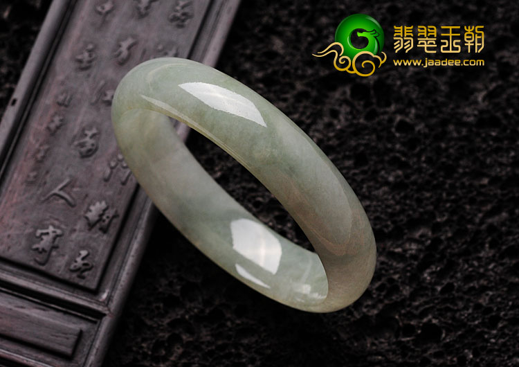 糯冰种晴水缅甸翡翠手镯（57.9mm）