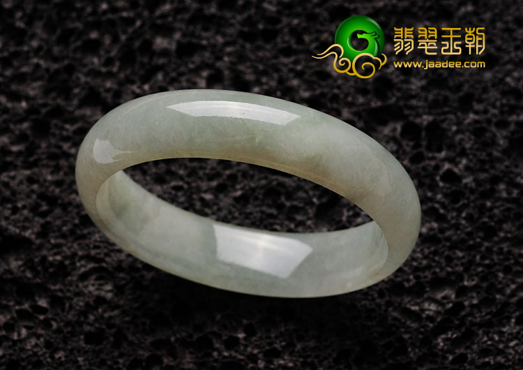 糯冰种晴水缅甸翡翠手镯（57.9mm）