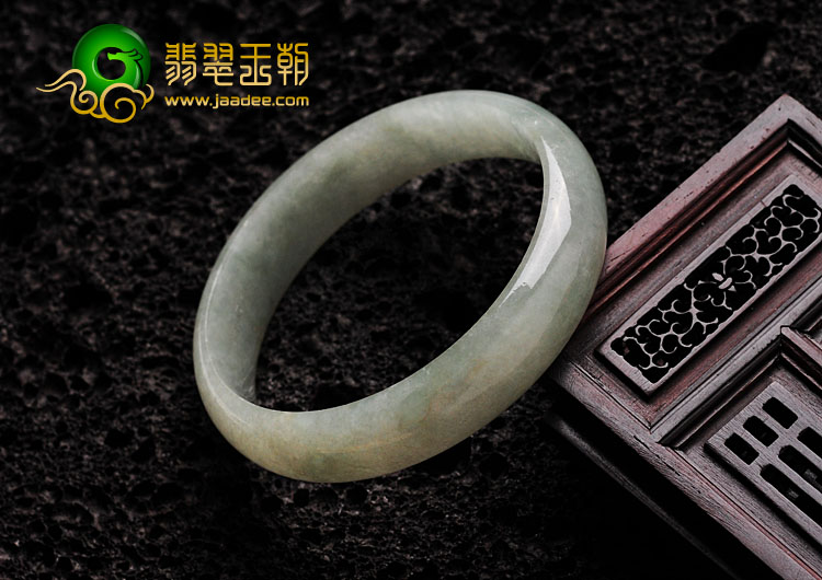 糯冰种晴水缅甸翡翠手镯（57.9mm）