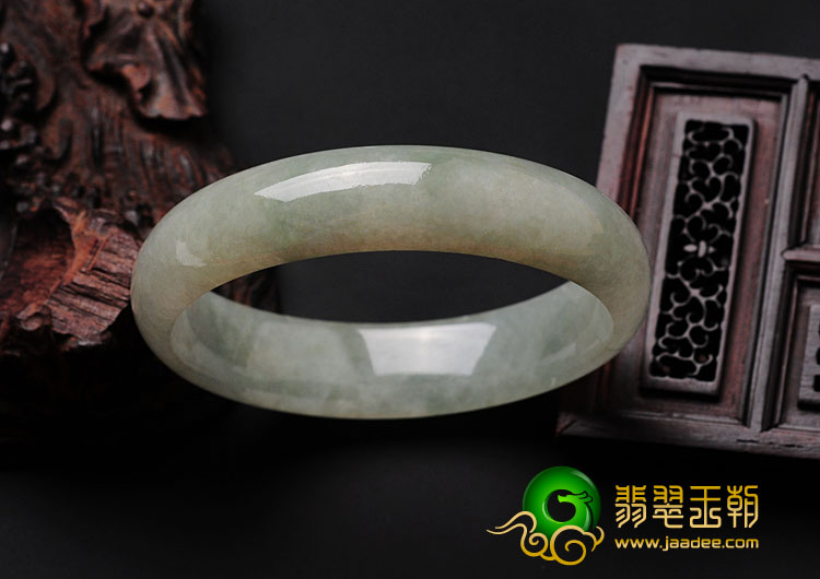糯冰种晴水缅甸翡翠手镯（57.9mm）