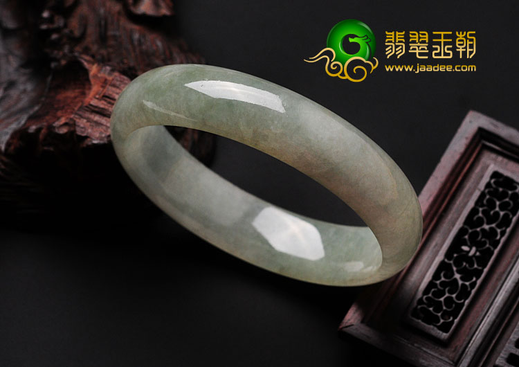 糯冰种晴水缅甸翡翠手镯（57.9mm）