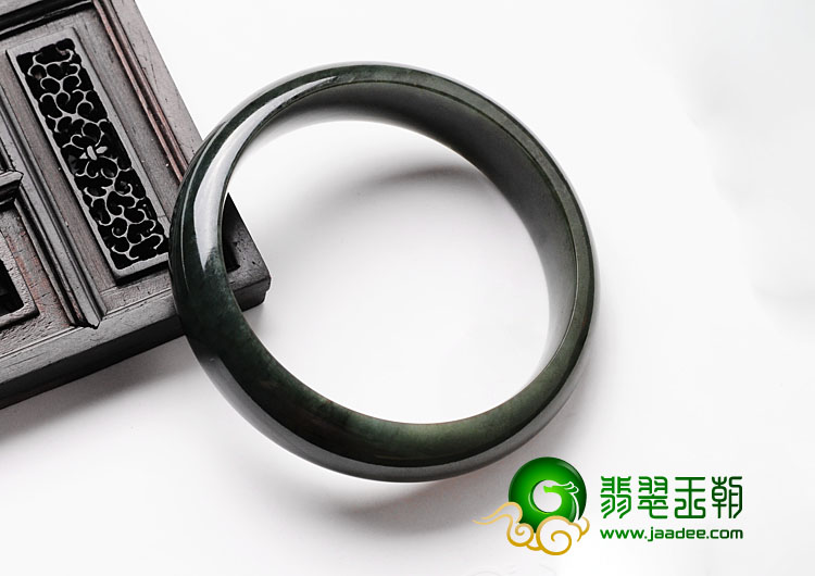 糯冰种油青缅甸翡翠手镯（52.1mm）