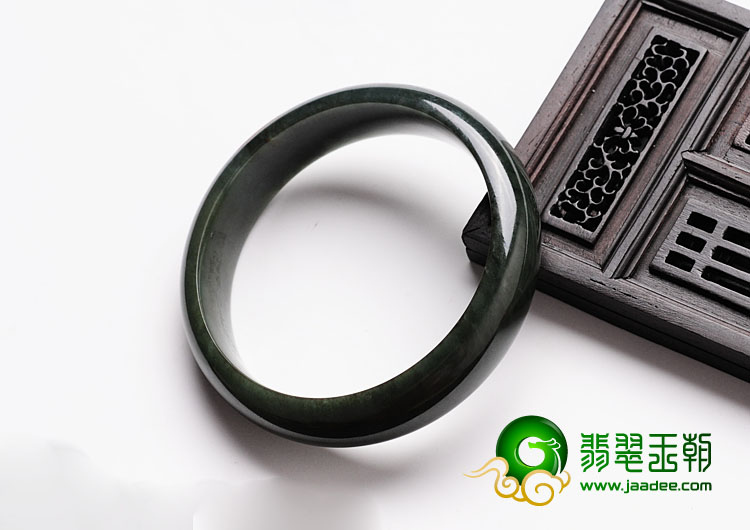 糯冰种油青缅甸翡翠手镯（52.1mm）
