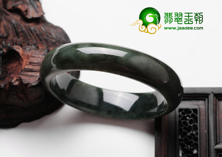 糯冰种油青缅甸翡翠手镯（52.1mm）