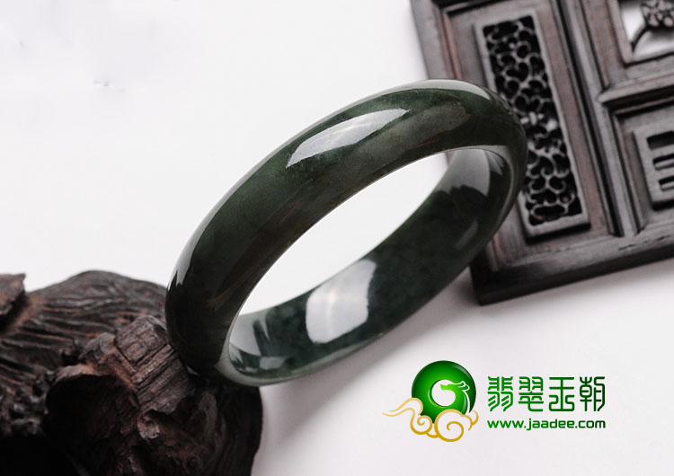糯冰种油青缅甸翡翠手镯（52.1mm）