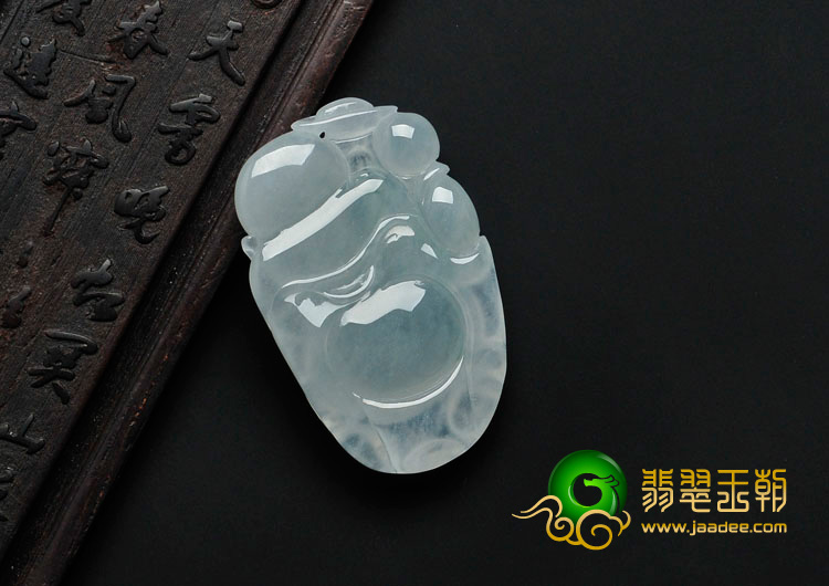 冰种晴水略飘花缅甸翡翠逍遥佛挂件