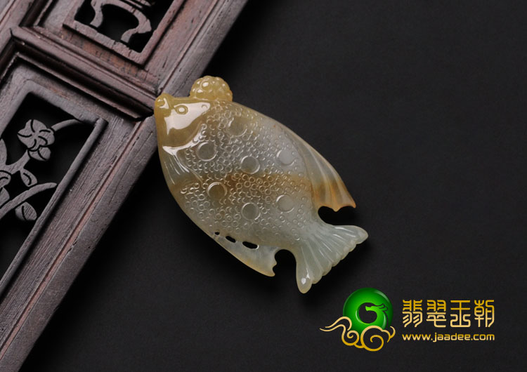 feicui糯冰种黄翡缅甸翡翠鱼挂件