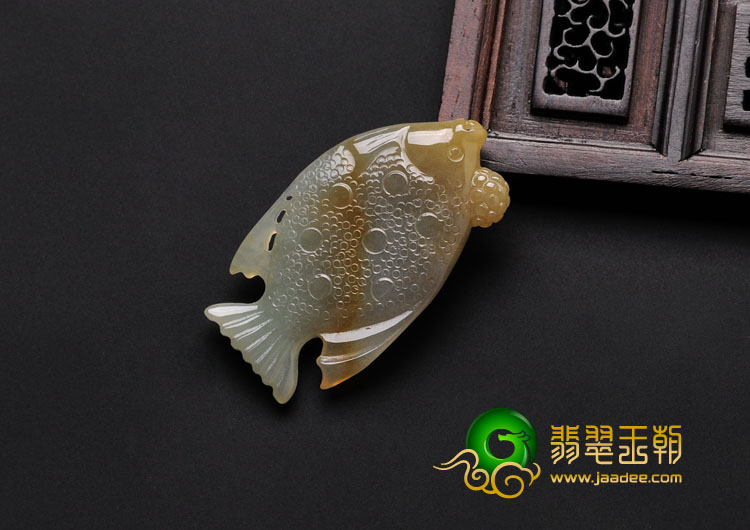 feicui糯冰种黄翡缅甸翡翠鱼挂件