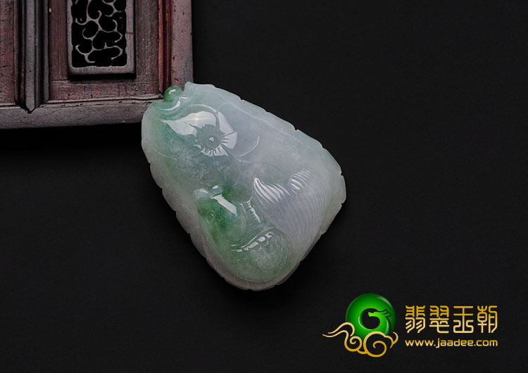 糯冰种飘绿花缅甸翡翠年年有余挂件