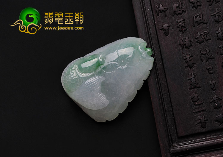糯冰种飘绿花缅甸翡翠年年有余挂件