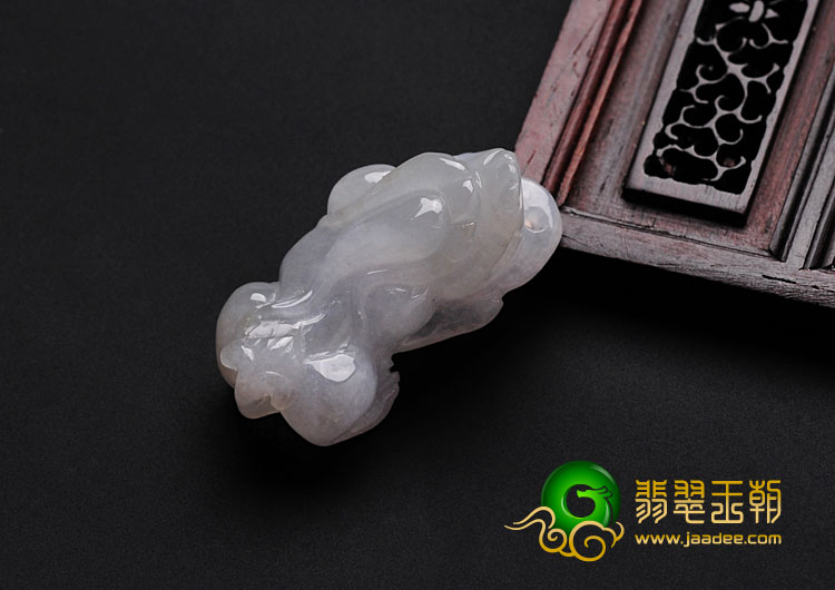 糯冰种淡晴水缅甸翡翠貔貅挂件