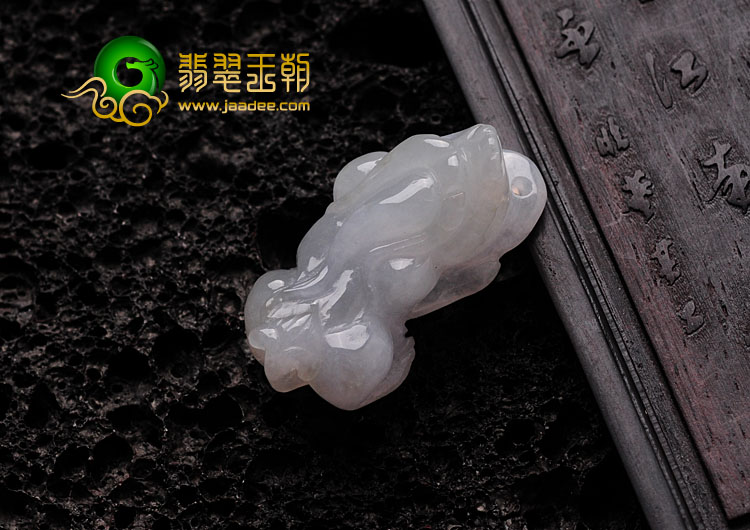 糯冰种淡晴水缅甸翡翠貔貅挂件