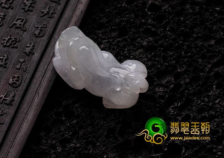 糯冰种淡晴水缅甸翡翠貔貅挂件