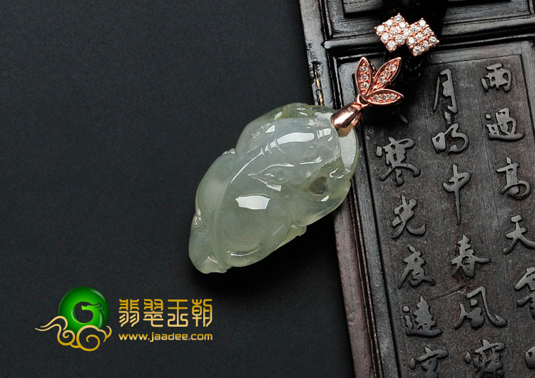 冰种淡黄翡缅甸翡翠貔貅挂件