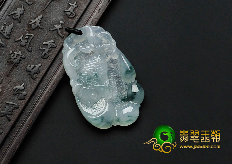 冰种飘花缅甸翡翠年年有余挂件