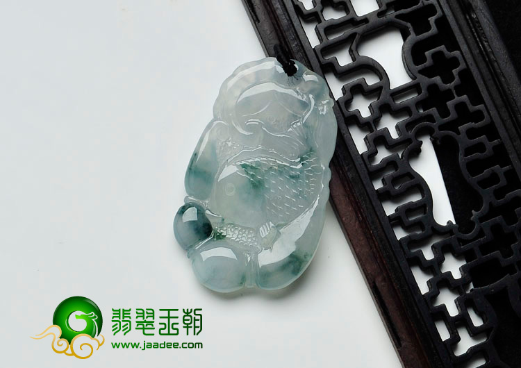 冰种飘花缅甸翡翠年年有余挂件