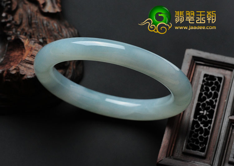 糯冰种晴水缅甸翡翠圆条手镯（56.9mm）