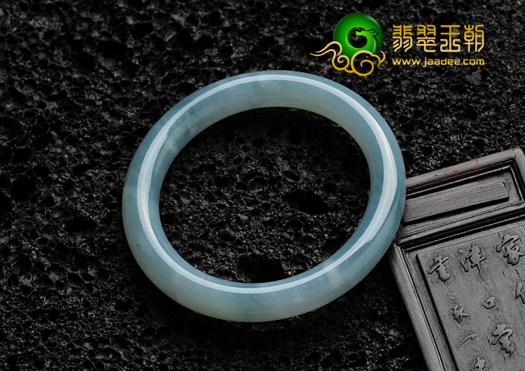 糯冰种晴水缅甸翡翠圆条手镯（56.9mm）